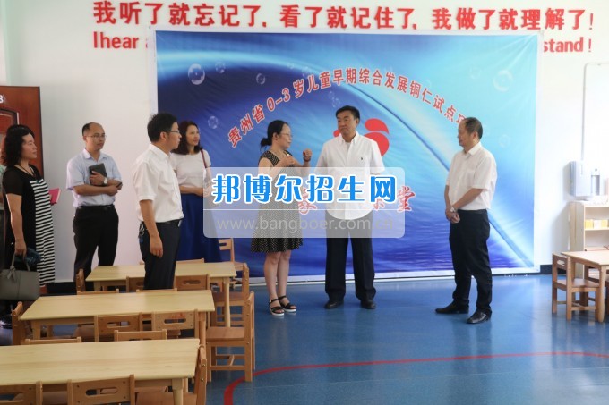 美國(guó)密歇根奧克蘭大學(xué)李樂(lè)東教授來(lái)銅仁幼兒師范高等?？茖W(xué)校交流訪問(wèn)
