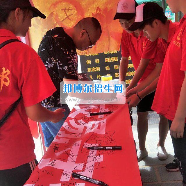 貴州大學(xué)科技學(xué)院暑期社會(huì)實(shí)踐服務(wù)團(tuán)好花紅分隊(duì)深入九門村、金田村、好花紅村開展禁毒防艾宣傳
