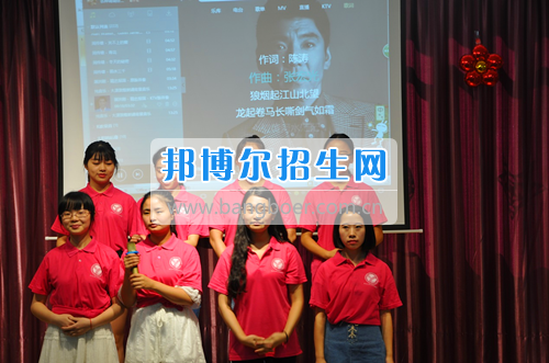 重慶工商大學(xué)派斯學(xué)院舉行青春“三下鄉(xiāng)”，我們?cè)诼飞匣顒?dòng)
