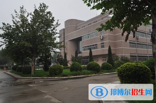 重慶市青山工業(yè)技工學校招生辦聯(lián)系電話