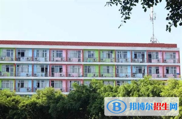 崇州職業(yè)中專學(xué)校2018年報(bào)名條件、招生對象