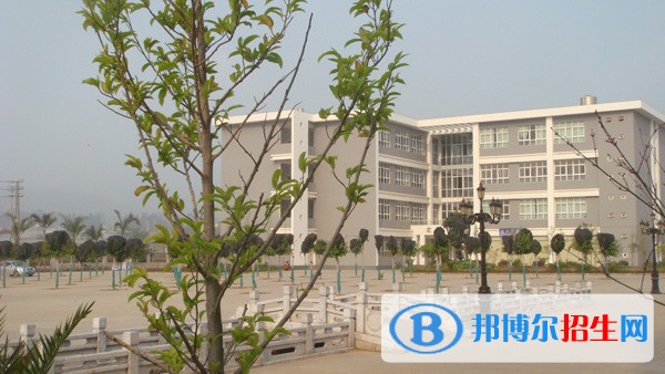 晉寧縣職業(yè)高級(jí)中學(xué)2018年報(bào)名條件、招生對(duì)象