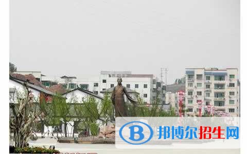 蓬安縣巨龍職業(yè)中學(xué)2018年報(bào)名條件、招生對(duì)象