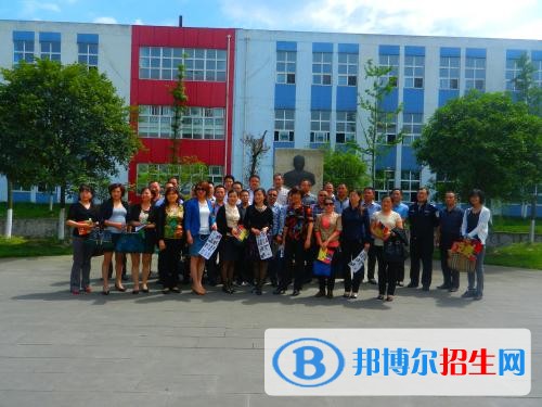 崇州市電子職業(yè)技術(shù)學(xué)校2018年報(bào)名條件、招生對(duì)象