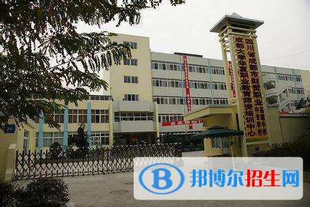 四川省成都市財(cái)貿(mào)職業(yè)高級(jí)中學(xué)2018年報(bào)名條件、招生對(duì)象