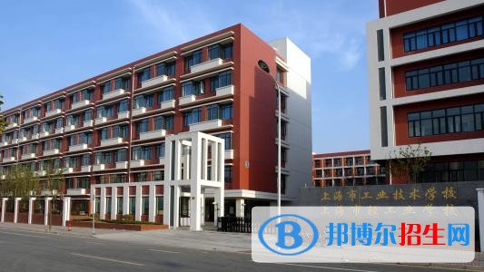 貴陽中專學(xué)校和職高哪個好
