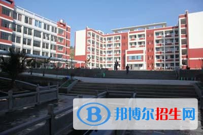 云南初中女生畢業(yè)后讀什么中專學校好