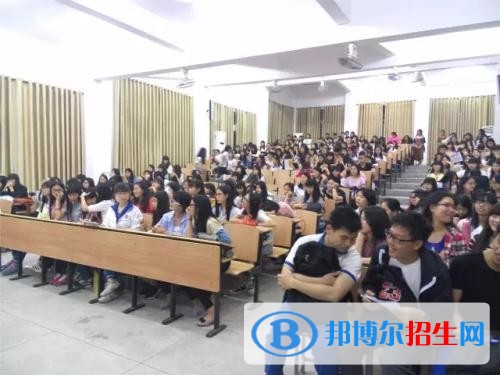 云南中專學(xué)?？急究? width=