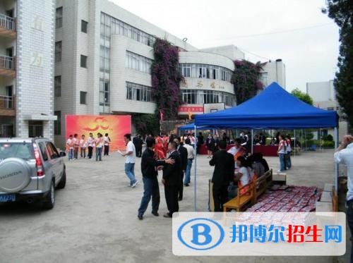昆明高中畢業(yè)生讀中專學校
