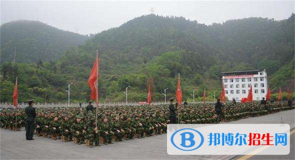 四川中專學校好還是職高好