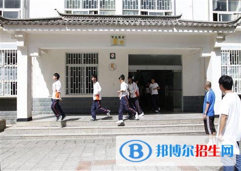 大理高中女生讀什么中專學校好
