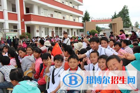 曲靖中專學(xué)?？急究? width=
