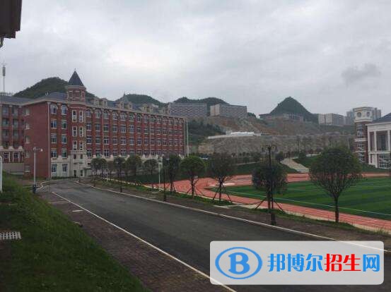 六盤水讀中專學校需要什么