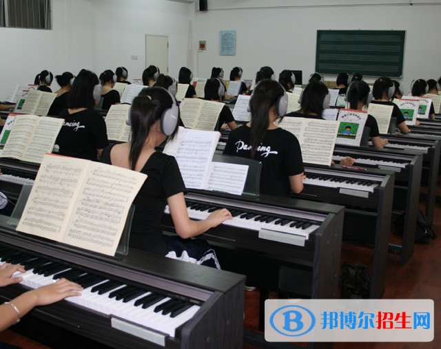 巴中初中上什么中專學校好