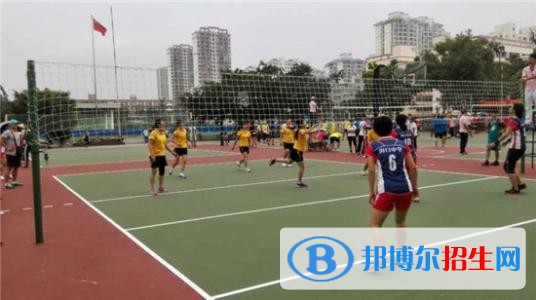 內(nèi)江讀中專學校好還是讀高中好