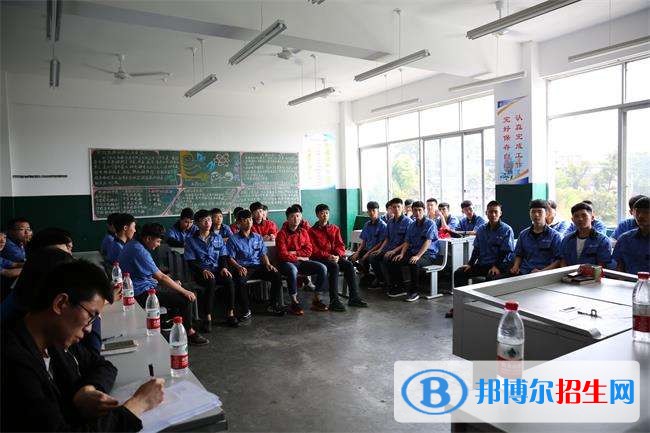 樂山女生讀什么中專學校