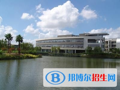 樂山女生讀什么中專學校好