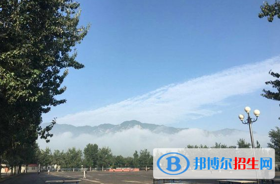 北京藝術(shù)傳媒職業(yè)學(xué)院?jiǎn)握泻?jiǎn)章