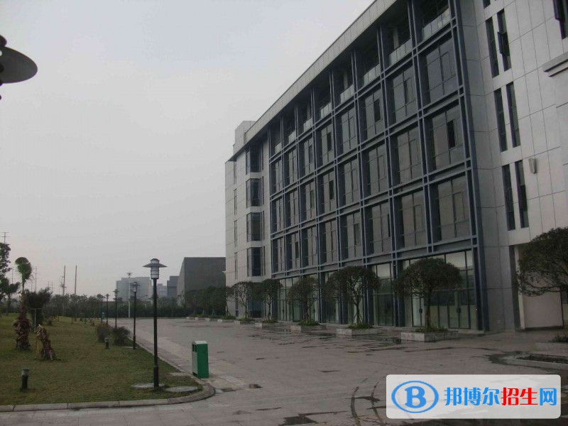 樂(lè)山讀中專學(xué)校需要什么證件