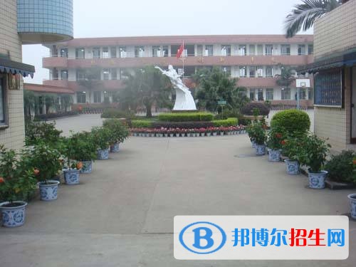 樂(lè)山中專(zhuān)學(xué)校好不好
