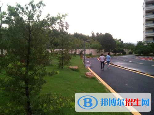 成都市恒輝技工學(xué)校2019年報名條件、招生對象