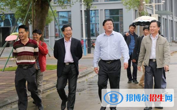 雅安中專學?？梢钥即髮W嗎