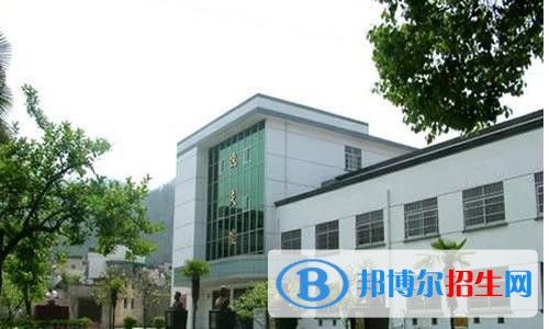 昭通初中女生畢業(yè)后讀什么中專學校好