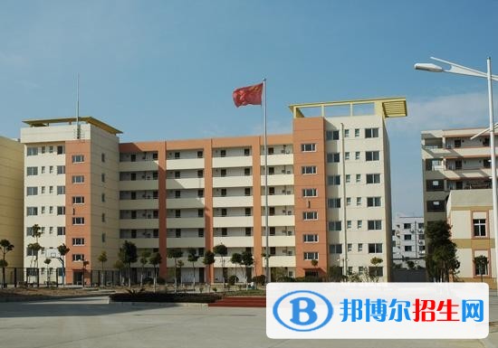 河北高中女生畢業(yè)后讀什么中專學校好