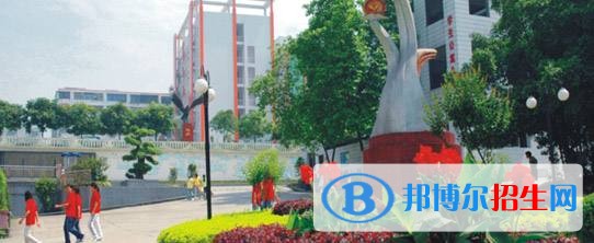 重慶市機(jī)械高級技工學(xué)校招生專業(yè)，資助政策