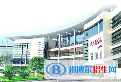 重慶巴南職業(yè)教育中心的專業(yè)設(shè)置，就業(yè)方向