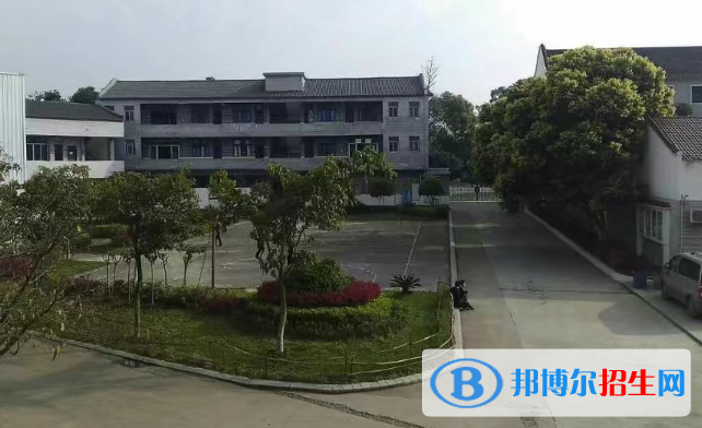 成都莊園機電職業(yè)技術學校2
