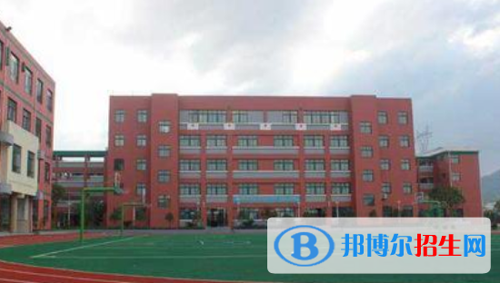 長沙中專和大專哪個(gè)好
