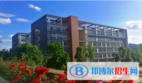 重慶的衛(wèi)校臨床專(zhuān)業(yè)能考執(zhí)業(yè)醫(yī)師嗎