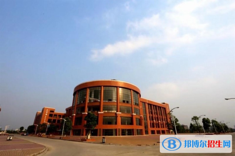 廣西中專鐵路學(xué)?？梢钥即髮? width=