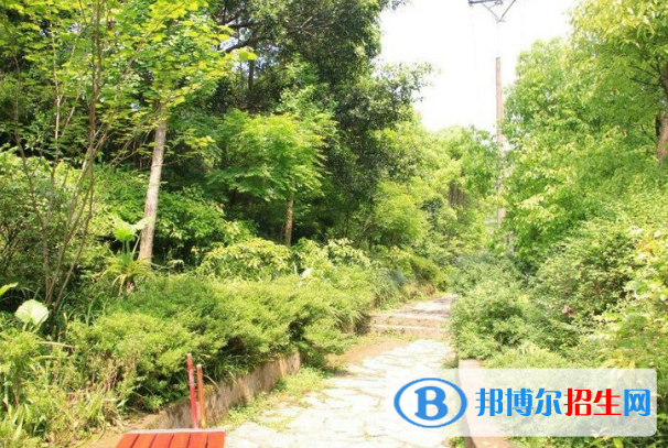 重慶統(tǒng)景職業(yè)中學(xué)2020年招生辦聯(lián)系電話