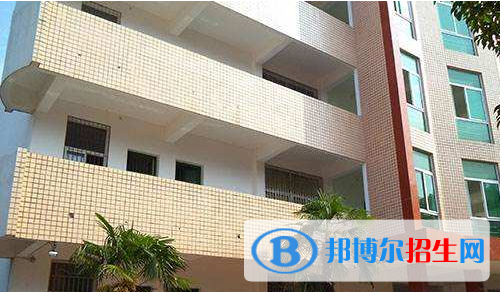 重慶華繡服裝中等專業(yè)學(xué)校怎么樣、好不好