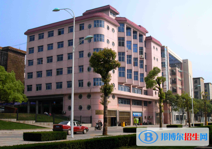 湖南2020年鐵路學(xué)校和職高哪個好