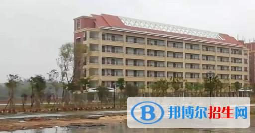 欽州技工學(xué)校2020年報名條件、招生要求、招生對象