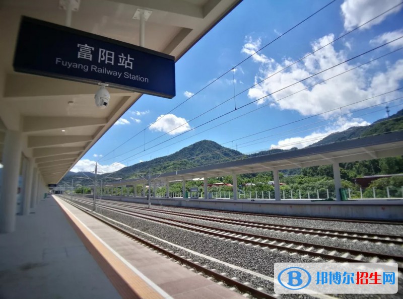成都2020年女生讀什么鐵路學校