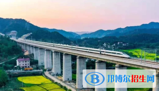 襄陽(yáng)2020年有哪些收鐵路學(xué)校的大專(zhuān)