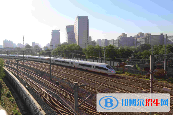 襄陽2020年女生適合鐵路學(xué)校嗎