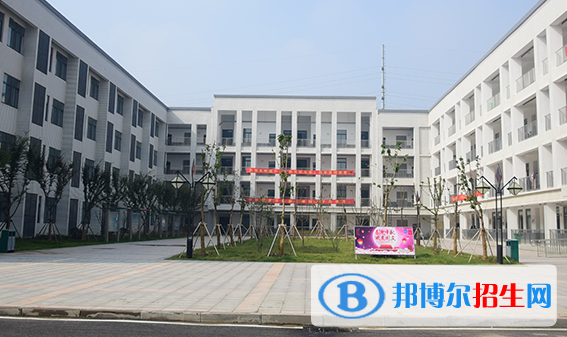 安徽蚌埠技師學(xué)院2020年招生辦聯(lián)系電話(huà)