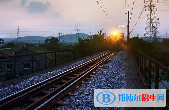 襄陽(yáng)2020年讀鐵路學(xué)校多少錢