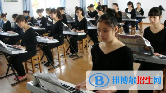 貴陽2021年女生讀幼師學校學什么專業(yè)好