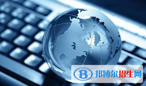 貴州2021年有哪些計算機學(xué)校招生?對于初中畢業(yè)的學(xué)生來說，就是就讀中專學(xué)校的了，有的同學(xué)由于成績不是特別的理想，于是問小編哪些計算機學(xué)校在招生，想要就讀，其實目前在招生的計算機學(xué)校還是比較多的，因為職業(yè)學(xué)校在招生的時候是分為春季招生還有秋季招生的哦，小編來為大家整理兩所正在招生的學(xué)校。  貴陽市中山科技學(xué)校 貴陽市中山科技學(xué)校是經(jīng)貴州省教委黔教函(1996)12號文件批準成立的一所全日制中等職業(yè)技術(shù)學(xué)校。學(xué)校位于貴陽市南明區(qū)富源南路548號，占地面積200余畝。學(xué)校環(huán)境優(yōu)美，三面森林環(huán)抱，空氣清新，環(huán)境宜人，2008年被省教育廳評為優(yōu)美校園。  為更好地實施教育教學(xué)，在專業(yè)師資建設(shè)方面學(xué)校聘請具有專業(yè)中級技術(shù)職務(wù)以上的教師教授專業(yè)課及專業(yè)實訓(xùn)課程。目前學(xué)校有專、兼職教師64名，其中教授3名，副教授2名，雙師型教師16名，海外留學(xué)歸國教師2名。建校10多年來已為國家培養(yǎng)各級各類人才近萬明，受到上級教育主管部門、社會、家長和學(xué)生的一致好評。  貴陽市鐵二局技工學(xué)校 貴陽市鐵二局技工學(xué)校隸屬于大型國企中國中鐵二局，創(chuàng)建于上世紀80年代，是經(jīng)貴州省人力資源和社會保障廳及貴陽市教育局批準成立的集學(xué)歷教育、技能培訓(xùn)、職業(yè)鑒定、就業(yè)服務(wù)于一體的國有技工學(xué)校(職業(yè)技術(shù)學(xué)校)。建校近40年來，培養(yǎng)了2萬余名技能型人才，榮獲了貴州省高技能人才培養(yǎng)基礎(chǔ)和貴州省職業(yè)技能鑒定先進集體等榮譽稱號。  計算機專業(yè)招生要求 1、凡具有初中以上文憑，思想品德好，身體健康的應(yīng)往屆初高中畢業(yè)生，轉(zhuǎn)業(yè)軍人，城鎮(zhèn)待業(yè)青年，返鄉(xiāng)農(nóng)民工均可報名就讀。  2、有吸毒經(jīng)歷或被公安機關(guān)進行過行政拘留與刑事處罰者拒絕報名。  3、身體外露部分有明顯紋身或有夸張裝束與穿刺者拒絕報名。  小編給同學(xué)們整理了兩所目前正在招生的學(xué)校，同學(xué)們可以報讀的哦，只不過現(xiàn)在階段報讀的話是為了春季就讀的哦，一般來說如果自己的分數(shù)確實上不了高中的話，小編覺得在春季就讀中專是一個很不錯的選擇，提前到學(xué)校了解清楚學(xué)校，做好課程的基礎(chǔ)學(xué)習(xí)，小編認為是很不錯的哦，比較好。