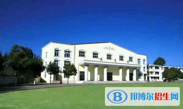 楚雄醫(yī)藥高等?？茖W(xué)校2021年報名條件、招生要求、招生對象