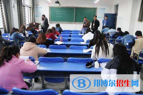 四川2021年護理學校讀幾年