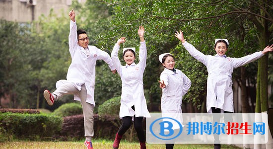 四川2021年護理學(xué)校好還是大專好