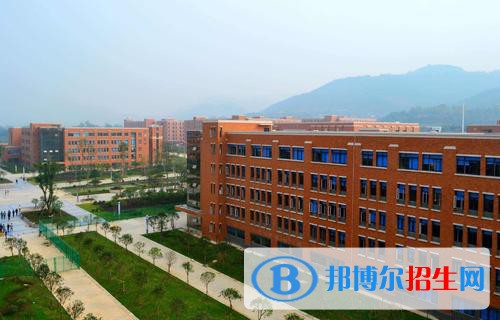 成都2021年中專和大專哪個好