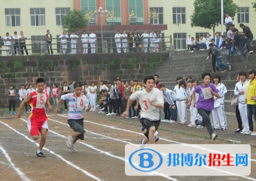 成都2021年中專和職高哪個(gè)好